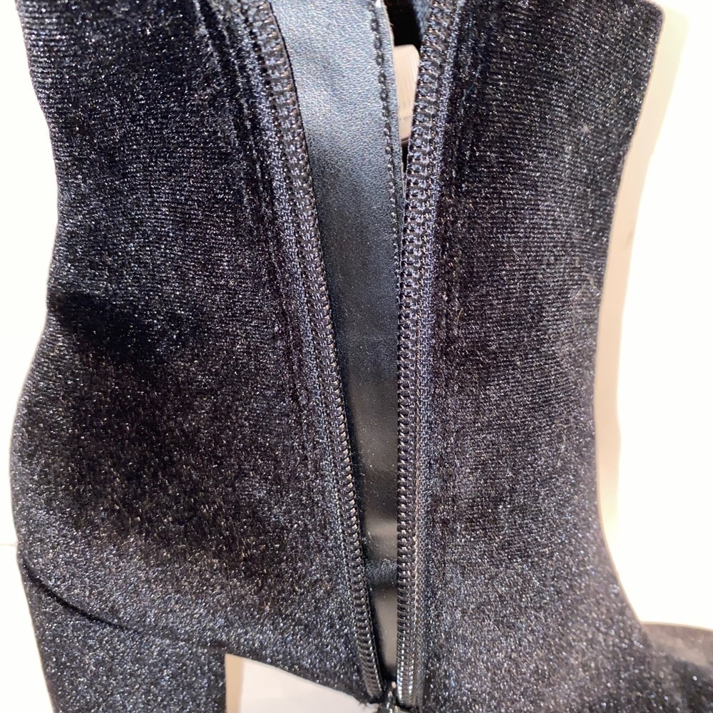 Christian Siriano Women 5M Chunky Black Velvet Ankle Booties Winter Outdoor - Picture 8 of 12